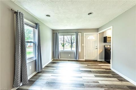 559 Delaware Ave, Elyria, OH 44035 photo 9