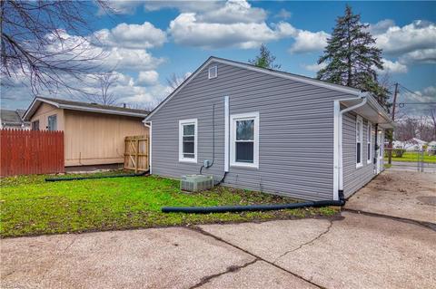 559 Delaware Ave, Elyria, OH 44035 photo 5
