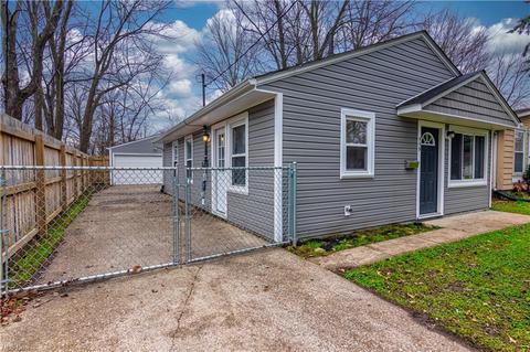 559 Delaware Ave, Elyria, OH 44035 photo 3