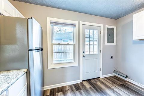 559 Delaware Ave, Elyria, OH 44035 photo 12