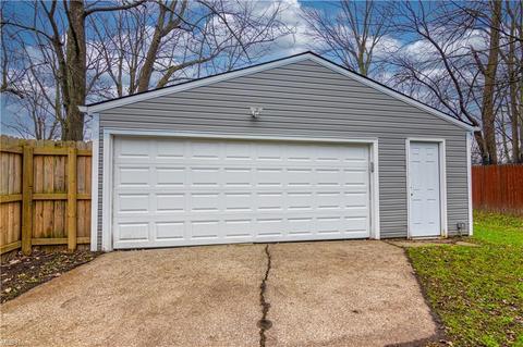 559 Delaware Ave, Elyria, OH 44035 photo 6