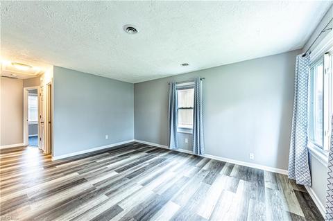 559 Delaware Ave, Elyria, OH 44035 photo 14