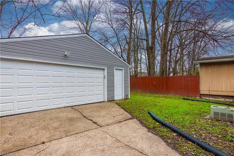 559 Delaware Ave, Elyria, OH 44035 photo 7