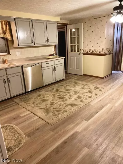 154 Monticello Cir, Elyria, OH 44035 photo 5