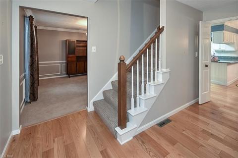 33403 Cromwell Dr, Solon, OH 44139 photo 3
