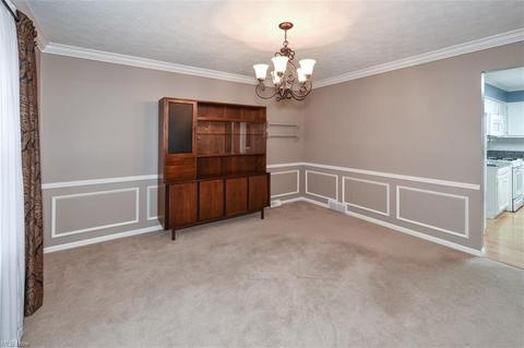 33403 Cromwell Dr, Solon, OH 44139 photo 4