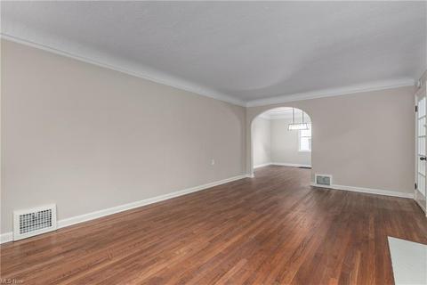 134 E 211th St, Euclid, OH 44123 photo 7