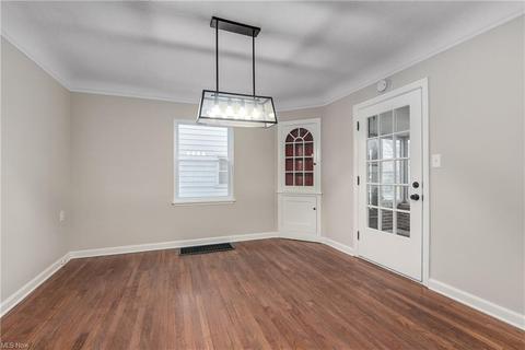 134 E 211th St, Euclid, OH 44123 photo 9
