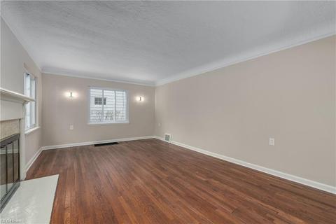 134 E 211th St, Euclid, OH 44123 photo 6