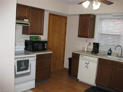306 West St, Lagrange, OH 44050 photo 6