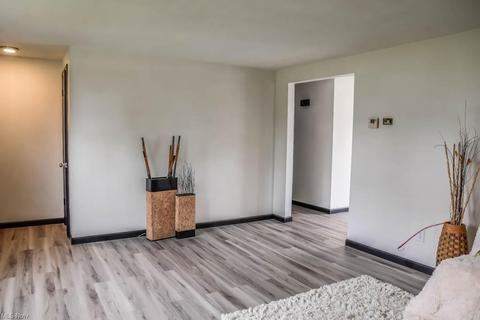 2002 38th St NE, Canton, OH 44705 photo 8