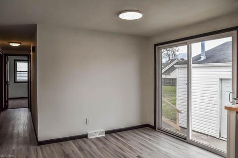 2002 38th St NE, Canton, OH 44705 photo 7