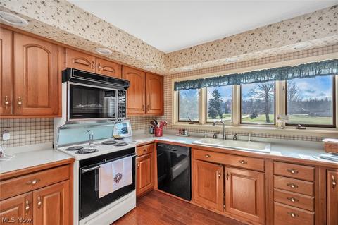 1744 Highland Ln, Ashtabula, OH 44004 photo 8
