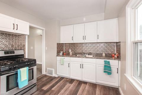 2414 E 34th St, Lorain, OH 44055 photo 5