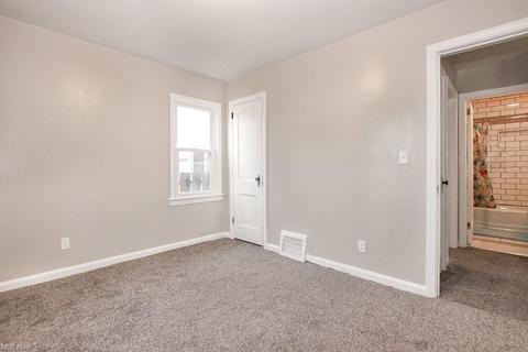 2414 E 34th St, Lorain, OH 44055 photo 10