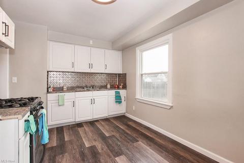 2414 E 34th St, Lorain, OH 44055 photo 8