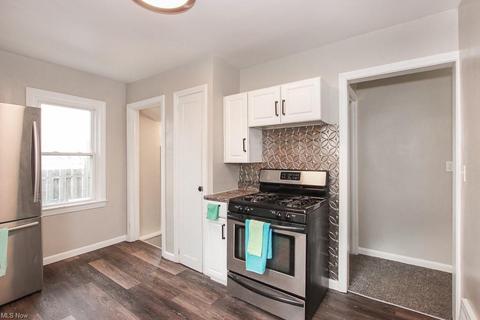 2414 E 34th St, Lorain, OH 44055 photo 7