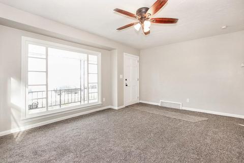 2414 E 34th St, Lorain, OH 44055 photo 2