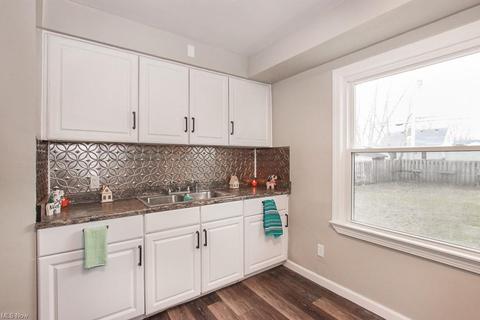 2414 E 34th St, Lorain, OH 44055 photo 6