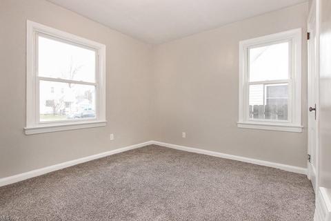 2414 E 34th St, Lorain, OH 44055 photo 9