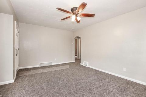 2414 E 34th St, Lorain, OH 44055 photo 4