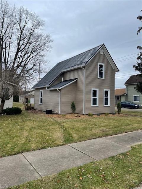 438 E 5th St, Dover, OH 44622 photo 2