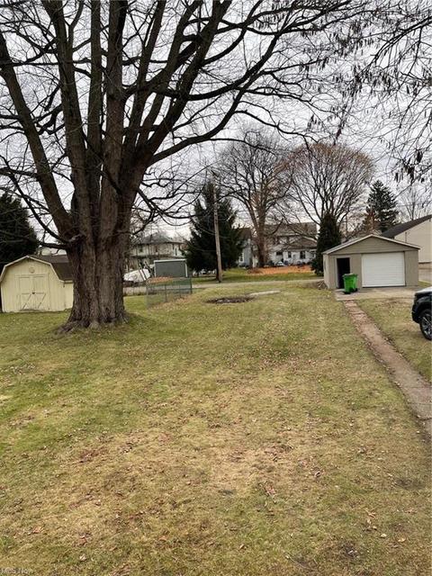 438 E 5th St, Dover, OH 44622 photo 3