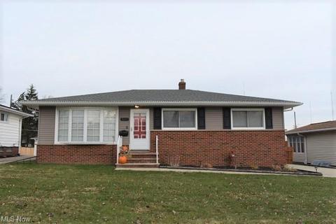 3200 Augustine Dr, Parma, OH 44134 photo 1