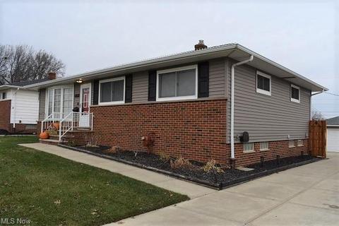 3200 Augustine Dr, Parma, OH 44134 photo 2