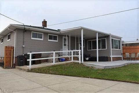 3200 Augustine Dr, Parma, OH 44134 photo 4