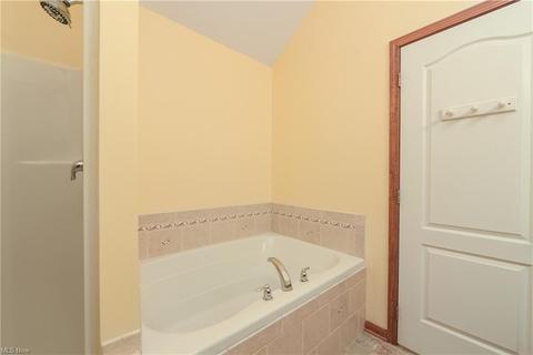 105 Manning Ct, Elyria, OH 44035 photo 20