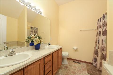 105 Manning Ct, Elyria, OH 44035 photo 21