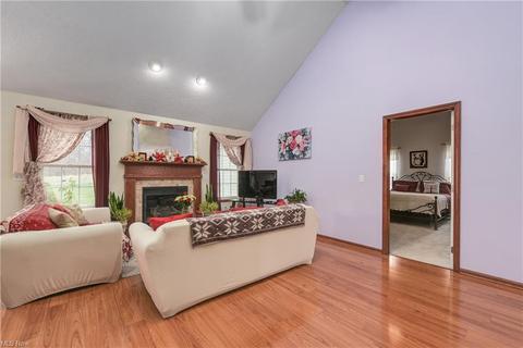 105 Manning Ct, Elyria, OH 44035 photo 9