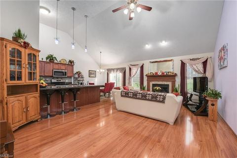 105 Manning Ct, Elyria, OH 44035 photo 8