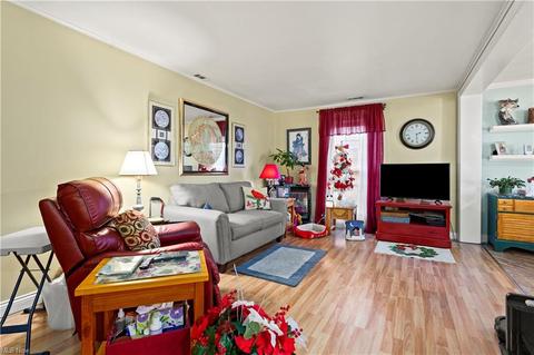 19 Valley Forge Ln, Elyria, OH 44035 photo 4