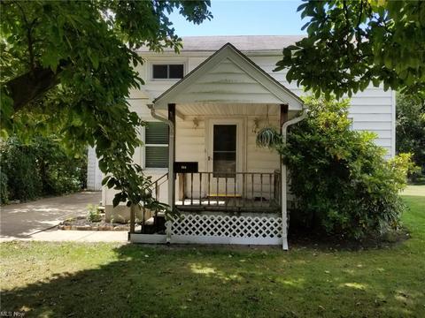 144 3rd St, Wadsworth, OH 44281 photo 1
