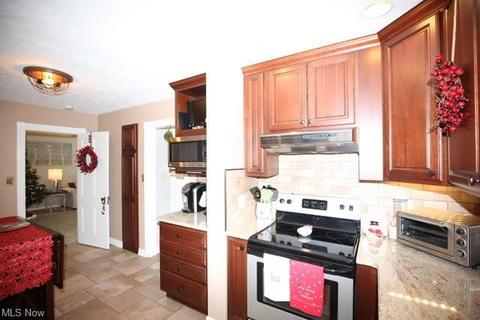 137 E 5th Ave, Berea, OH 44017 photo 5