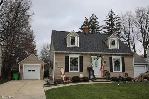 137 E 5th Ave, Berea, OH 44017 photo 1
