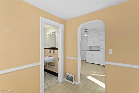 141 E 270th St, Euclid, OH 44132 photo 15