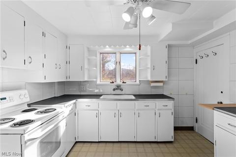 141 E 270th St, Euclid, OH 44132 photo 8