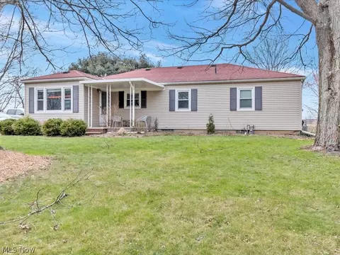 2021 W River Rd S, Elyria, OH 44035 photo 1