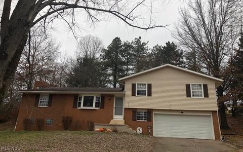 3 Manor Dr, Cambridge, OH 43725 photo 1