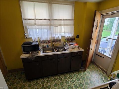 516 Van Everett Ave, Akron, OH 44306 photo 4