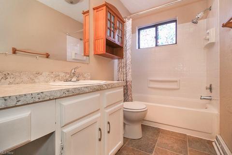 153 Chesapeake Ct, Elyria, OH 44035 photo 9