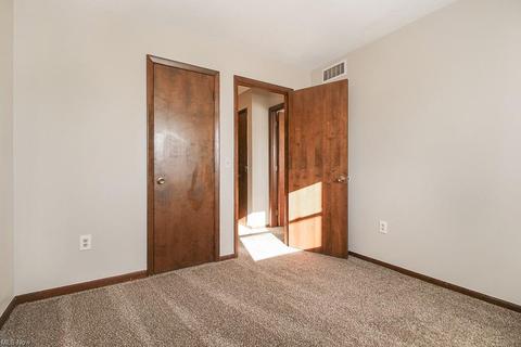 153 Chesapeake Ct, Elyria, OH 44035 photo 11