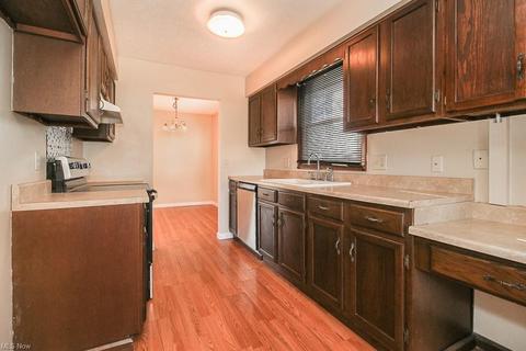 153 Chesapeake Ct, Elyria, OH 44035 photo 7