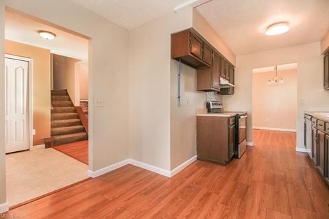 153 Chesapeake Ct, Elyria, OH 44035 photo 8