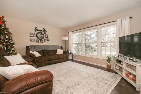 5667 Rangeview Dr, Seven Hills, OH 44131 photo 4