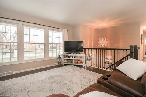 5667 Rangeview Dr, Seven Hills, OH 44131 photo 5
