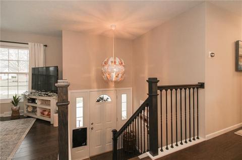 5667 Rangeview Dr, Seven Hills, OH 44131 photo 2